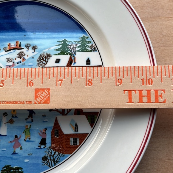 Villeroy & Boch 10.5" Dinner Plate Naif Christmas by French artist Laplau - Picture 5 of 5